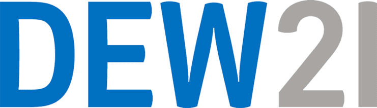 Logo von DEW21 in blauer und grauer Schrift auf einem hellen Hintergrund.