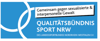 Logo des Qualitätsbündnisses Sport NRW mit Text gegen sexualisierte und interpersonelle Gewalt auf blauem Hintergrund.